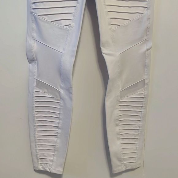 Alo Yoga white Moto leggings - Picture 3 of 6